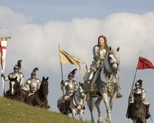 Cate Blanchett è la Regina Elizabeth I in una scena del film Elizabeth: The Golden Age