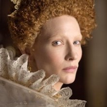 Una magnetica Cate Blanchett in una scena del film The Golden Age