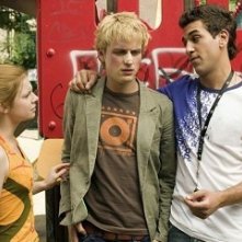 Elyas M'Barek con Josefine Preuss e Axel Mende nella serie tv 'Kebab for Breakfast'