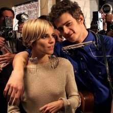 Hayden Christensen accanto a Sienna Miller nel film Factory Girl