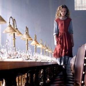Dakota Blue Richards  in una scena del fantasy La bussola d'oro