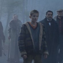 Alexander Ludwig con Ian McShane in una scena de Il risveglio delle tenebre