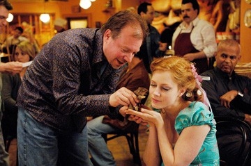 Amy Adams con il regista Kevin Lima  sul set di Come d'incanto