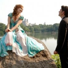 Amy Adams e Patrick Dempsey in una scena di Come d'incanto (2007)