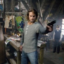 Josh Holloway in una scena del film Whisper - Il respiro del diavolo