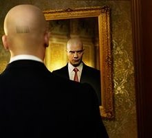 Timothy Olyphant in una sequenza del film Hitman