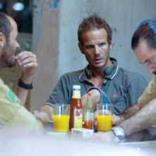Ali Suliman, Peter Berg e Ashraf Barhoum sul set del film The Kingdom