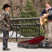 Freddie Highmore e Robin Williams in una sequenza di August Rush