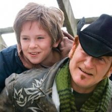 Freddie Highmore e Robin Williams in una scena di August Rush