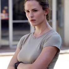 Jennifer Garner in una scena di The Kingdom