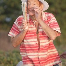 Jerry Stiller in una scena de Lo spaccacuori.