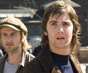 Joe Anderson e Jim Sturgess in una scena di Across the Universe