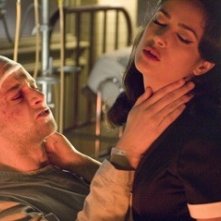 Joe Anderson e Salma Hayek in una scena di Across the Universe