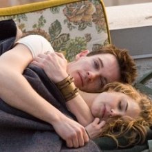 Jonathan Rhys-Meyers e Keri Russell in una scena di August Rush