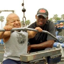 Dennis Rodman e i 'mini atleti' protagonisti di The Minis - Nani a canestro