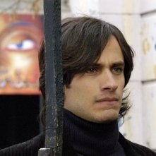 Un bel primo piano di Gael Garcia Bernal in una scena del film Il passato