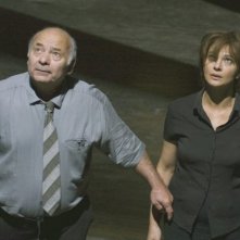 Laura Morante con Burt Young in una sequenza del film Il nascondiglio