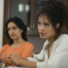 Angelina Jolie e Archie Panjabi in un'immagine del film A Mighty Heart