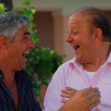 Biagio Izzo e Massimo Boldi in una sequenza di Matrimonio alle Bahamas