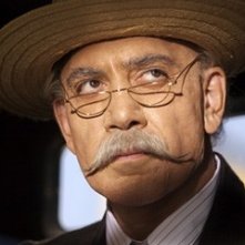 Javier Bardem invecchiato dal trucco in una scena de L'amore ai tempi del colera