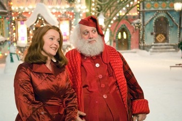 Miranda Richardson con Paul Giamatti in una scena di Fred Claus