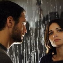 Raoul Bova insieme a Romina Mondello in una scena di Milano-Palermo: il ritorno