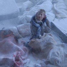 Alexander Ludwig in una scena dell'horror Il risveglio delle tenebre