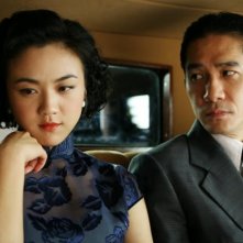 Tony Leung con Wei Tang in Lust, Caution