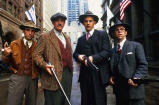 Andy Garcia, Sean Connery e Kevin Costner in una scena de Gli Intoccabili.