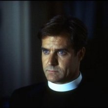 Henry Czerny in una scena di POSSESSED