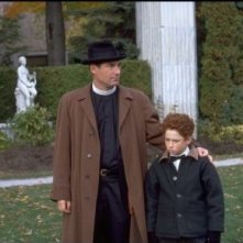 Timothy Dalton e Jonathan Malen in una scena di POSSESSED