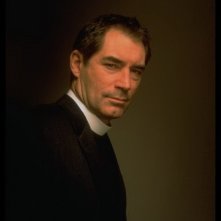 Timothy Dalton in una scena del film POSSESSED