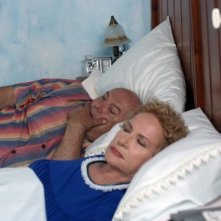 Lino Banfi con Giuliana Calandra in una scena del film L'allenatore nel pallone 2 (2007)