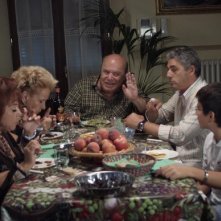 Lino Banfi e Biagio Izzo con Giuliana Calandra in una scena del film L'allenatore nel pallone 2