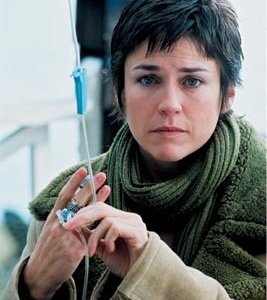 Marie-Josee Croze in una scena de Le invasioni barbariche.