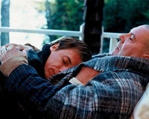 Stephane Rousseau e Remy Girard in una scena de Le invasioni barbariche.