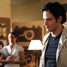 Gabriel Garko in una scena della commedia Una moglie bellissima