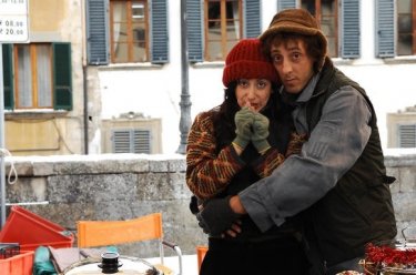 Massimo Ceccherini in una scena della commedia Una moglie bellissima