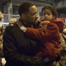 Will Smith e Willow Smith in una scena di Io sono leggenda
