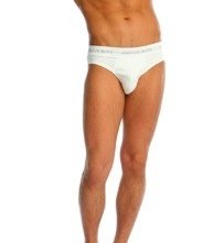 oe Souza in un'immagine promo di Naked Boys Singing