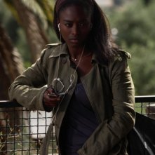 Aissa Maiga in una scena del film Bianco e Nero