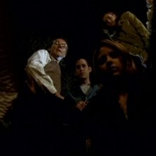 Sarah Michelle Gellar Anthony Head Alyson Hannigan E Nicholas Brendon In Una Scena Dell Episodio Pezzi Di Ricambio Di Buffy L Ammazzavampiri 50553