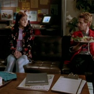 Alyson Hannigan e Seth Green in una scena dell'episodio 'L'unione fa la forza (1° parte)' di Buffy - L'ammazzavampiri 
