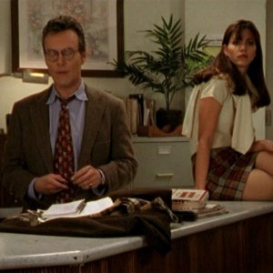 Anthony Head Charisma Carpenter in una scena dell'episodio 'Un attimo di felicità' di Buffy - L'ammazzavampiri 