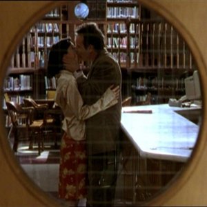 Anthony Head e Robia LaMorte in una scena dell'episodio 'Il fidanzato di mamma' di Buffy - L'ammazzavampiri 