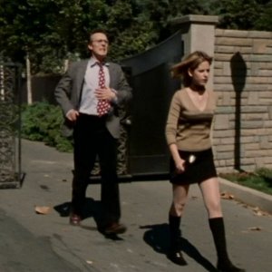 Anthony Head e Sarah Michelle Gellar in una scena dell'episodio 'L'unione fa la forza (1° parte)' di Buffy - L'ammazzavampiri 