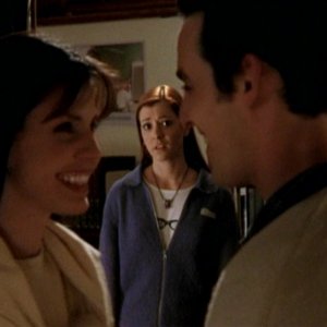 Charisma Carpenter, Nicholas Brendon e Alyson Hannigan  in una scena dell'episodio 'Un attimo di felicità' di Buffy - L'ammazzavampiri 