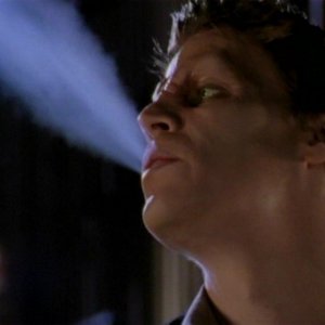 David Boreanaz in una scena dell'episodio 'Un attimo di felicità' di Buffy - L'ammazzavampiri 