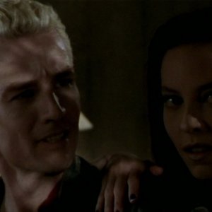 James Marsters e Juliet Landau in una scena dell'episodio 'L'unione fa la forza (2° parte)' di Buffy - L'ammazzavampiri 