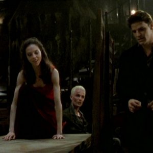 James Marsters, Juliet Landau e David Boreanaz in una scena dell'episodio 'Un attimo di felicità' di Buffy - L'ammazzavampiri 